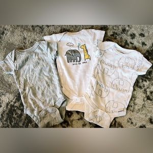 Set of 3 onesies GENDER NEUTRAL